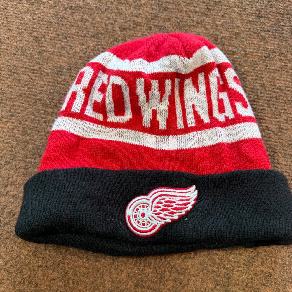 Fan Favorite Detroit Red Wings Beanie NHL Hockey Knit Cuffed Hat Red Black OSFA